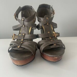 ELLE elhamlingrey peep toe strappy wedge platform grey sandal heels SIZE: 9